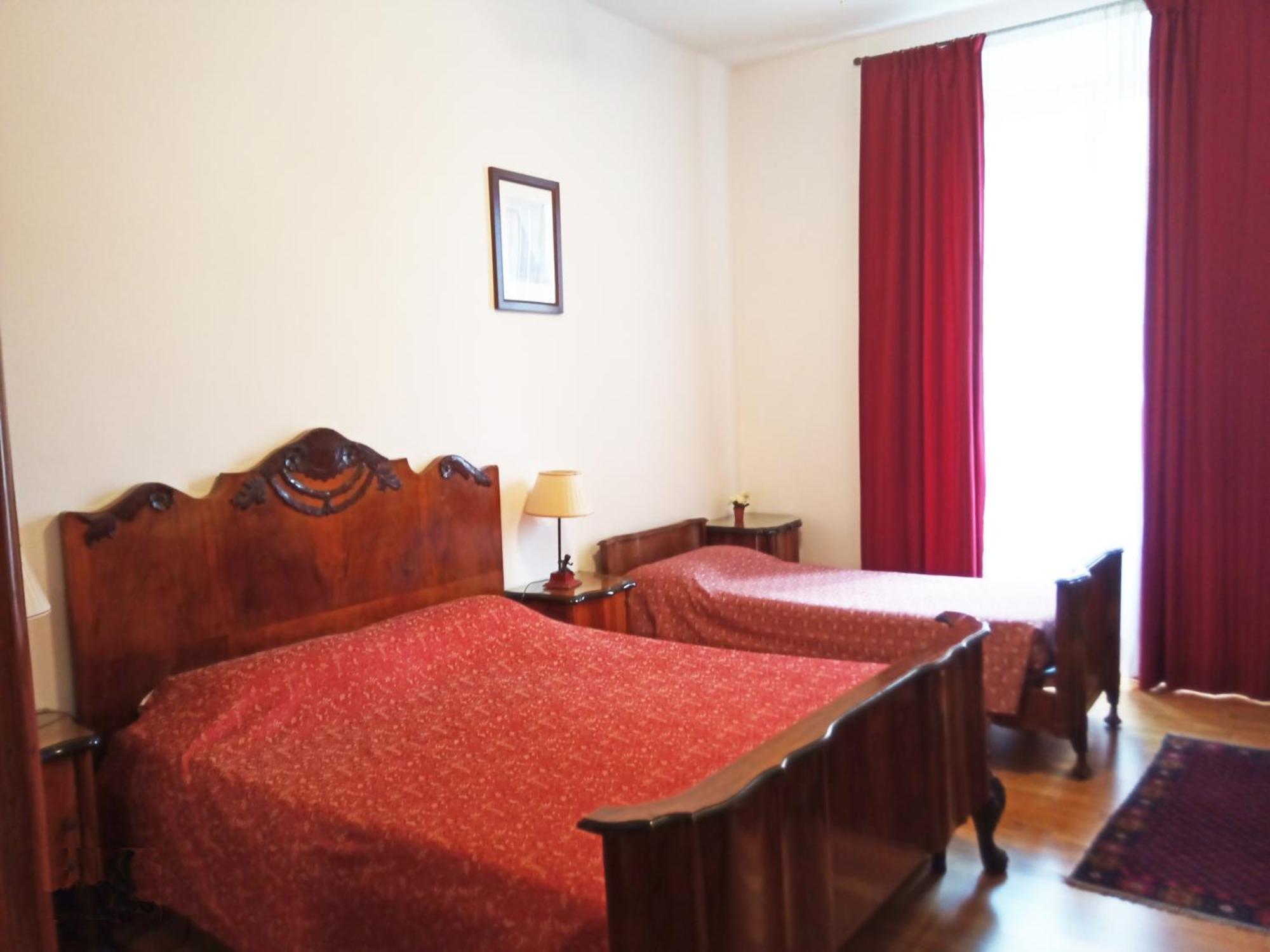 Apartment Center, Rione Monti, *