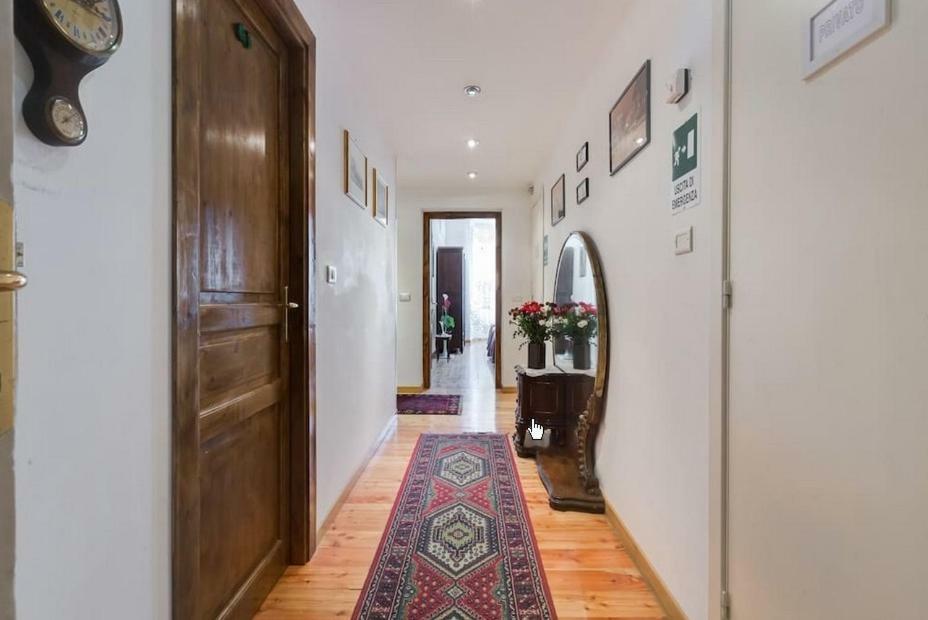 Apartment Center, Rione Monti, *
